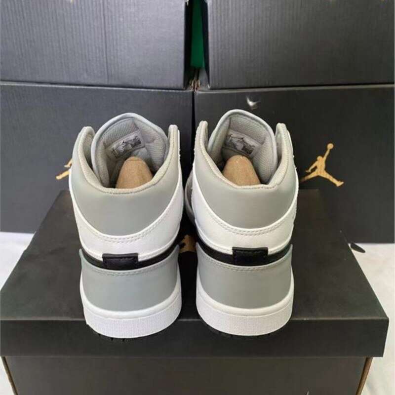 Classic Nike Air Jordan 1 Original Men's Basketball Shoes White High-top Comfortable Sports Outdoor Sneakers 555088-140