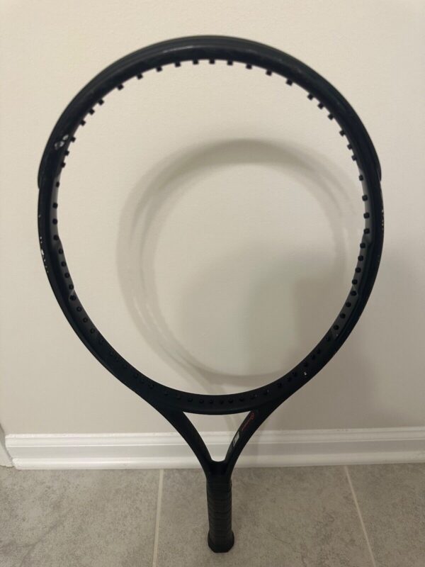 wilson pro staff 97 v11 countervail Grip is 4 1/4 tennis racquet